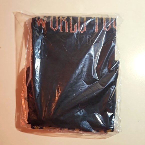 ❤️NWT VINTAGE TORRID CHRISTMAS SKULL CONCERT TEE - JOY SANTA HAT PLUS SIZE - Picture 6 of 9